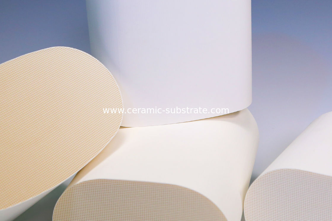 Al2O3 SiO2 Catalytic Ceramic Carrier ความต้านทานแรงกระแทกความร้อน Cordierite Substrate