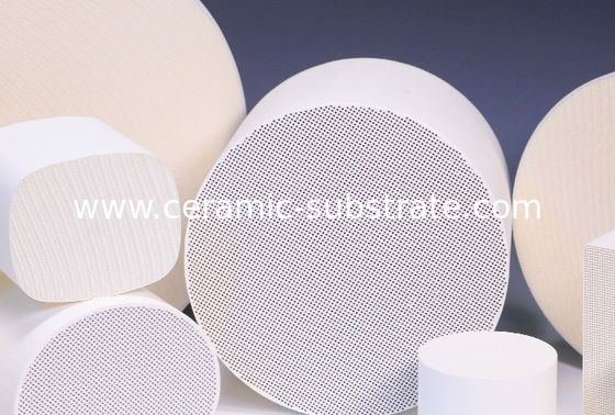 ซื้อ Cordierite Cellular Ceramic Substrates Round For Catalytic Converters online manufacture