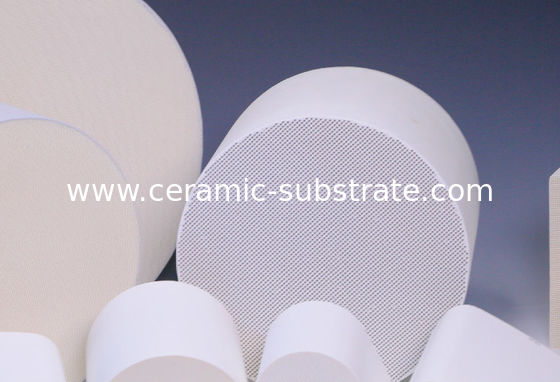 ซื้อ Honeycomb Ceramic / Catalyst Supports White For Vehicle Exhaust online manufacture