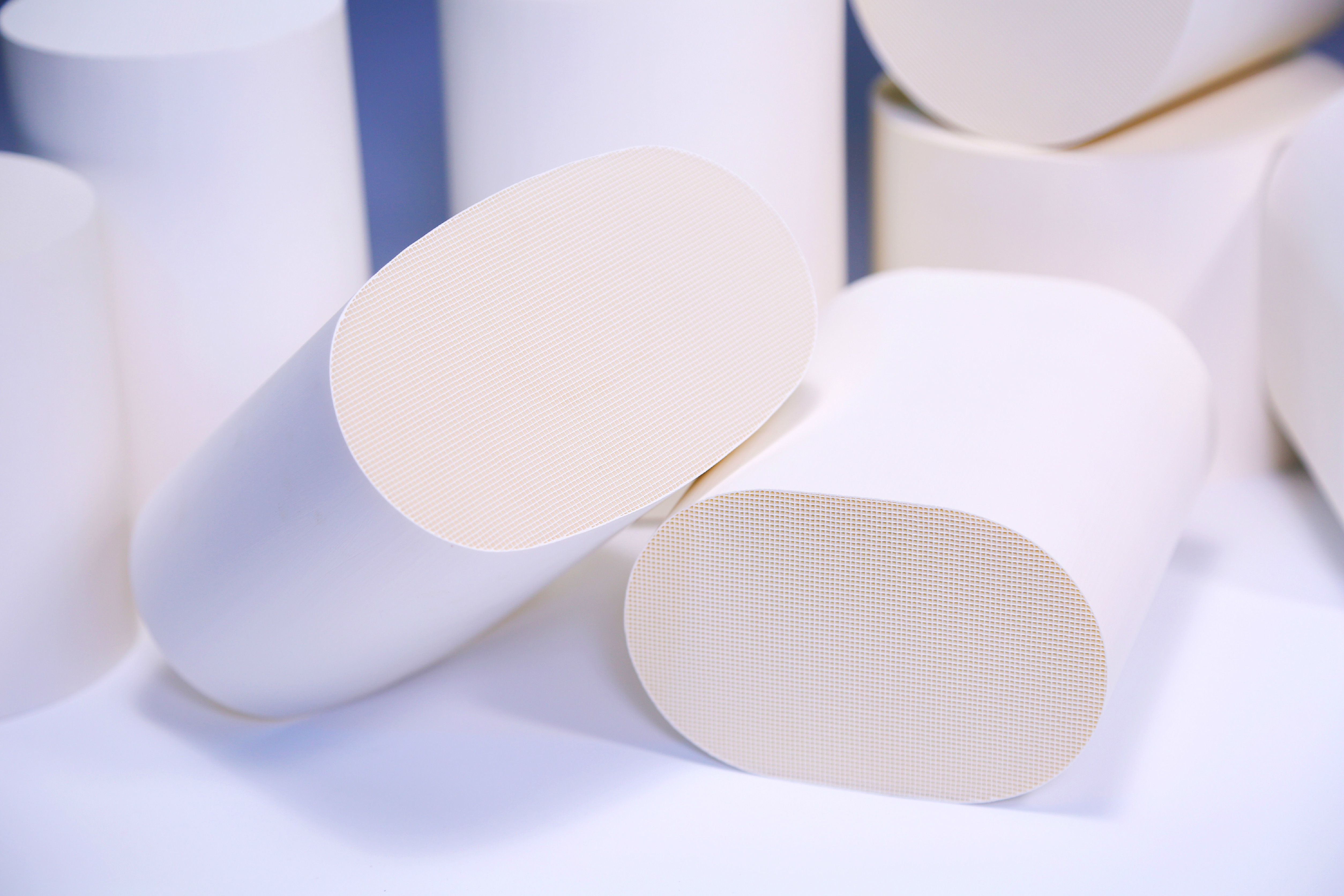Scr Substrate Ceramic catalyst carrier 300CPSI SCR / DOC , cordierite honeycomb