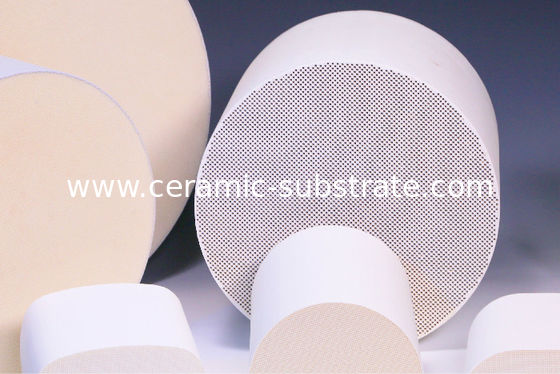 คาตาลิติกเซรามิกเนอร์ ทนต่อการกระแทกทางความร้อน Cordierite Substrate